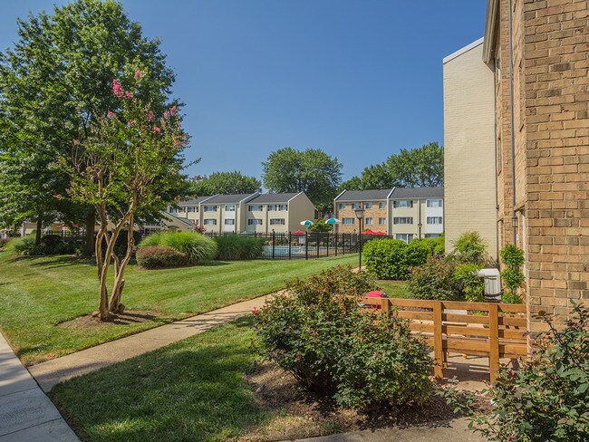 Tysons Glen Apartments &amp; Townhomes Apartments Falls