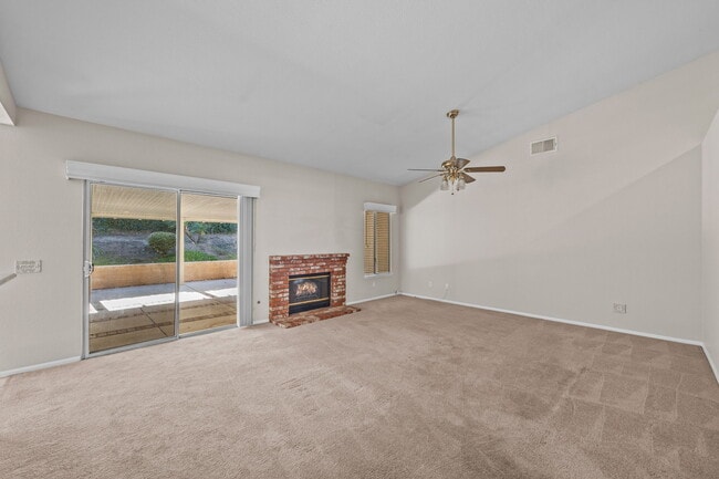 Foto del edificio - 620 Walnut Cir