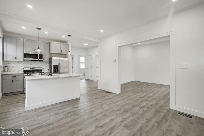 Building Photo - 2231 Poplar Grove St