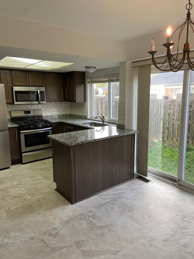 Foto del edificio - 37484 Charter Oaks Blvd