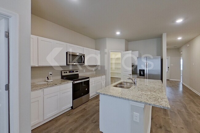 Building Photo - 401 Mango Dr