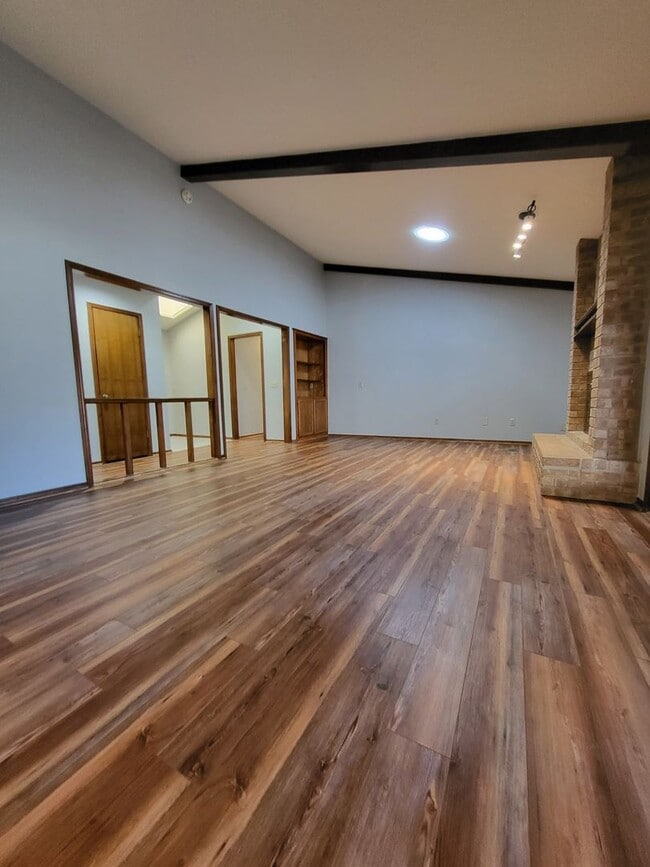 Foto del edificio - (3) Bed/(2) Bath w/ Storm Shelter! Pets Negotiable!