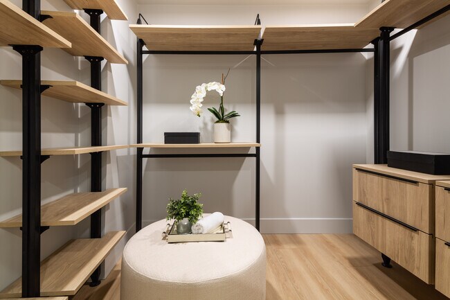 1 BR, 1.5 BA - 815SF - Archer