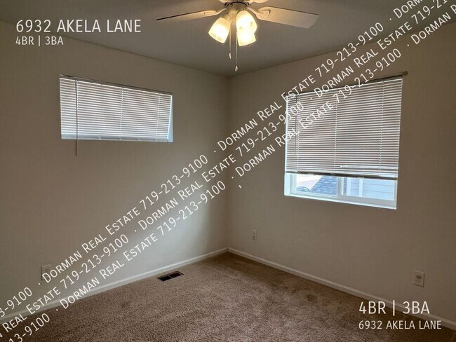 Foto del edificio - 6932 Akela Ln