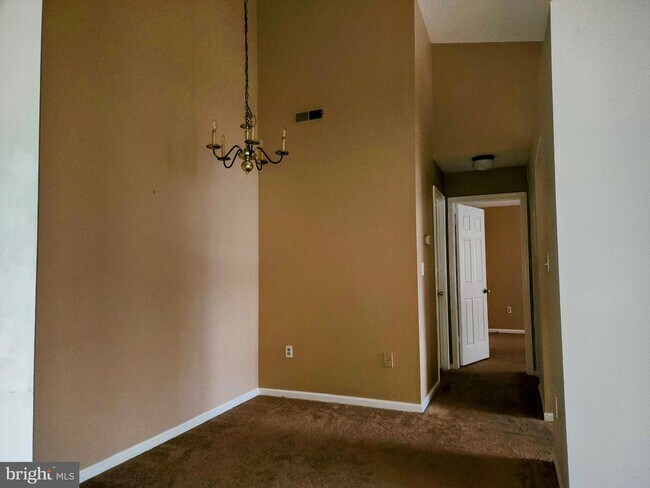 Building Photo - 9553 Battery Heights Blvd