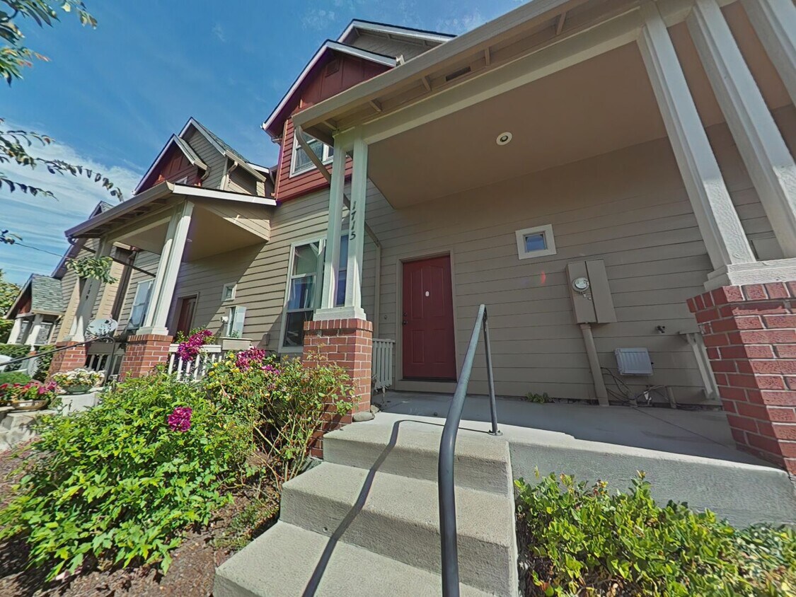 Primary Photo - 3 Bedroom House ~ Close to Campus