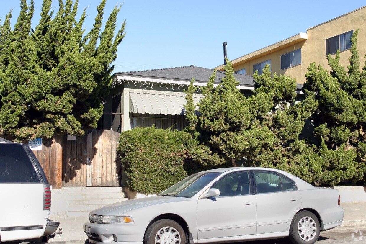 Building Photo - 3301 E Wilton St