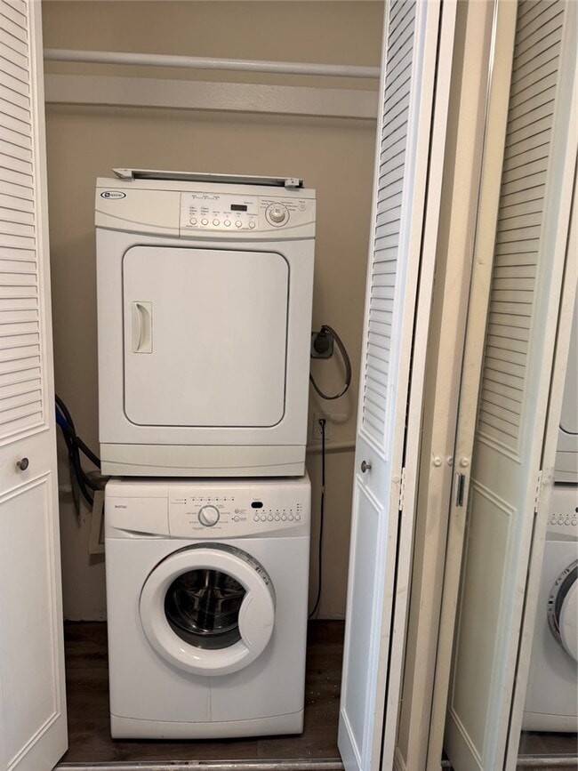 Foto del edificio - 5301 Balboa Blvd