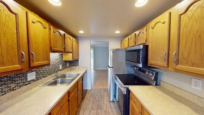 Building Photo - 2543 Scioto View Lane ( 43221)   ARLINGTON...