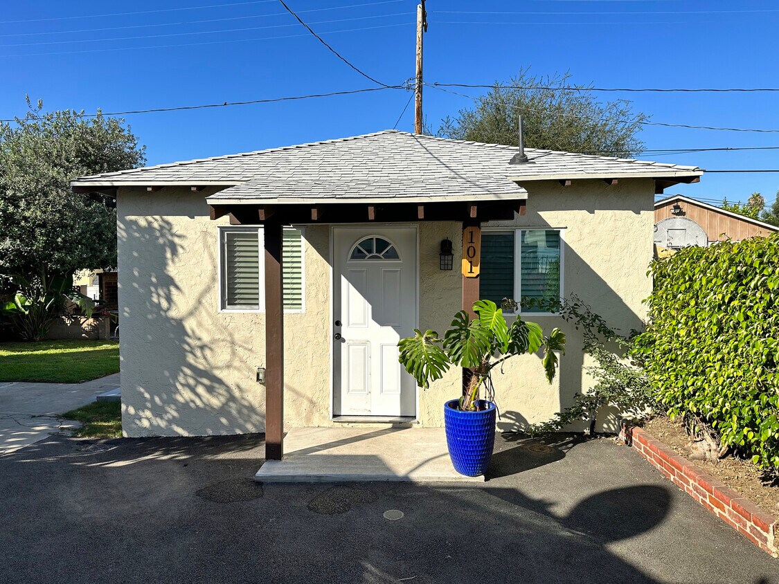 Primary Photo - 1227 Scott Rd