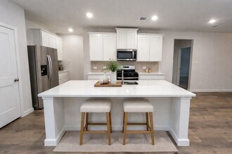 Building Photo - 7914 Alset Dr