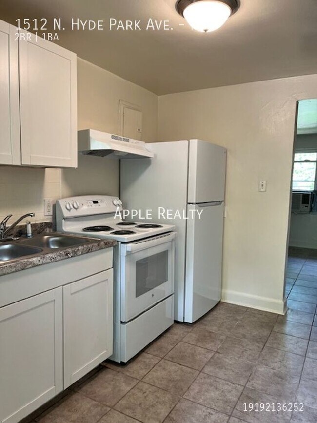Building Photo - 2 bed 1 bath Duplex Ready Now!