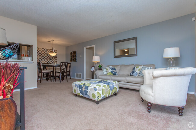 2BR, 2BA - 1023SF - Woodland Trace Apartments