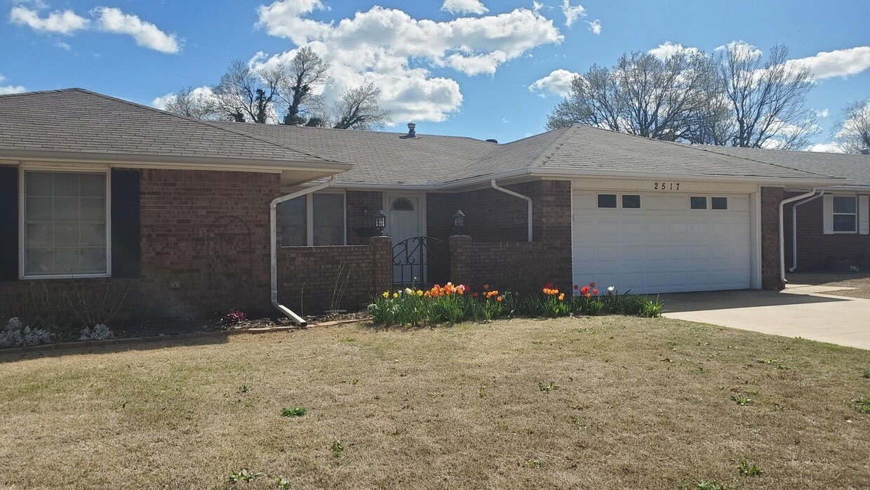 2517 Larkspur Ln, Enid, OK 73703 House Rental in Enid, OK
