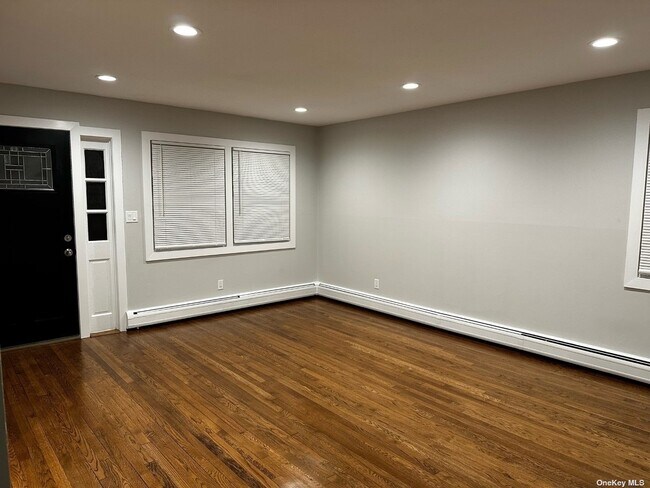 Foto del edificio - 219 Manorhaven Blvd