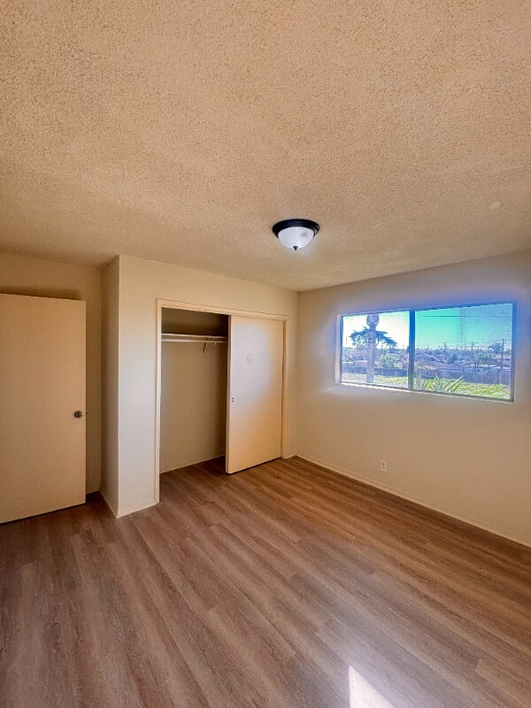 Foto del edificio - 1001 E Stearns Ave