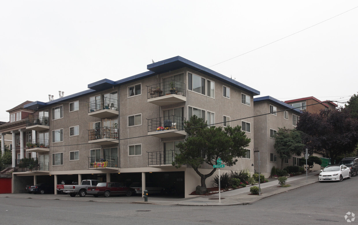 Primary Photo - Centennial Apartments