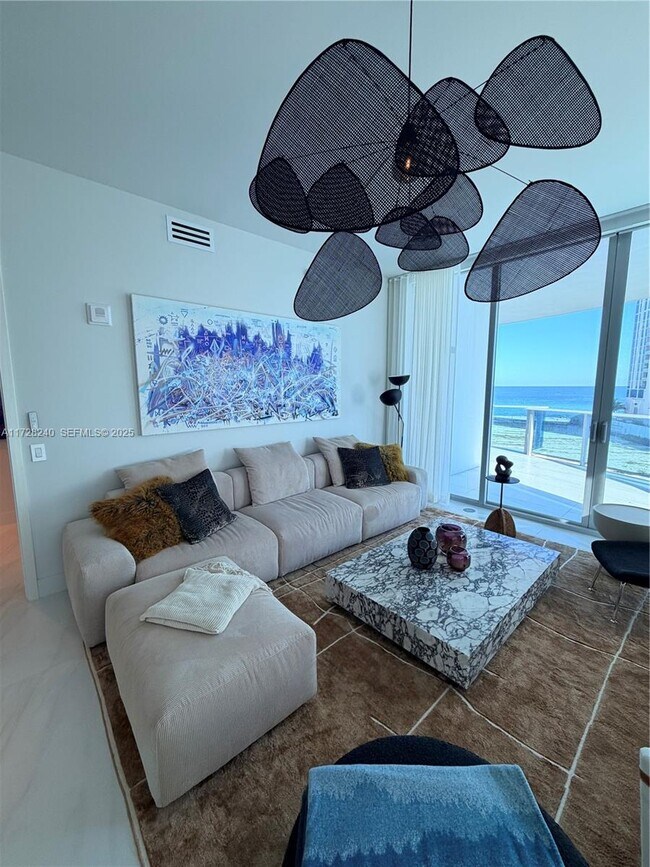 Foto del edificio - 17550 Collins Ave