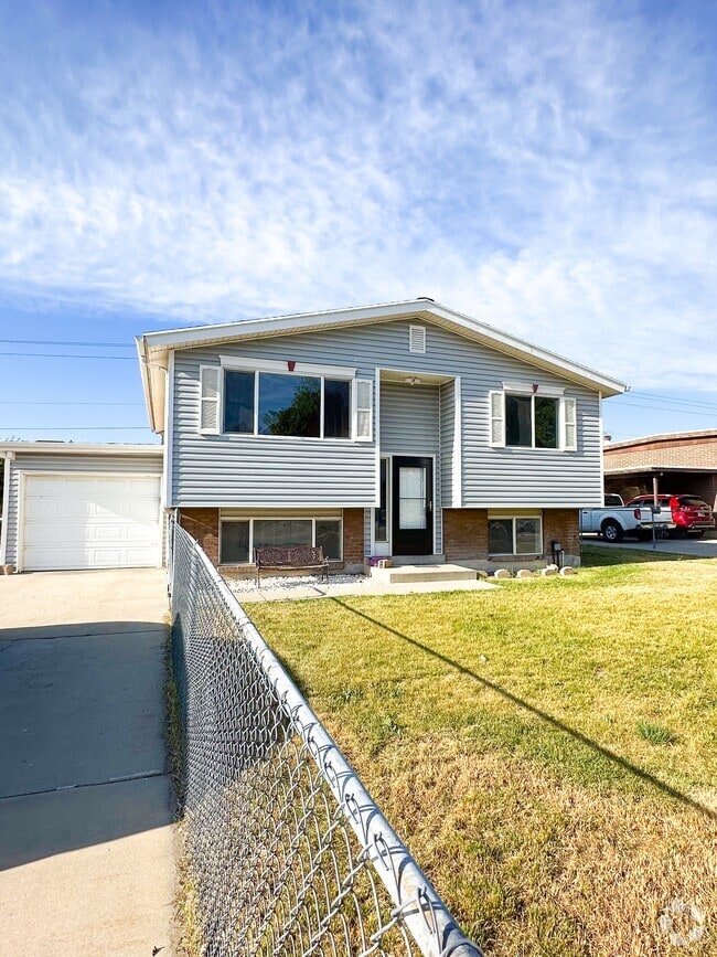 Building Photo - 1545 Barbara Cir