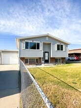 Building Photo - 1545 Barbara Cir