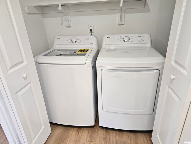 Building Photo - 3610 Woodside Ct