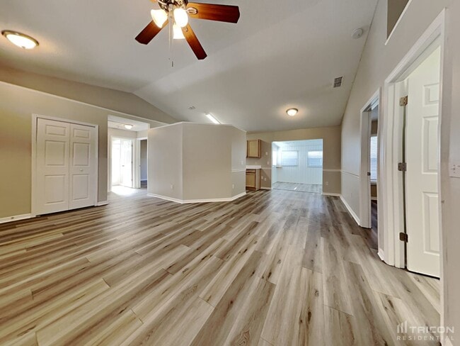 Foto del edificio - 1370 Heather Glen Dr