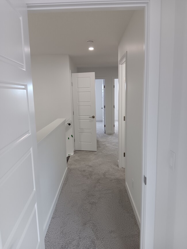 Building Photo - 40 Edith Mews NW