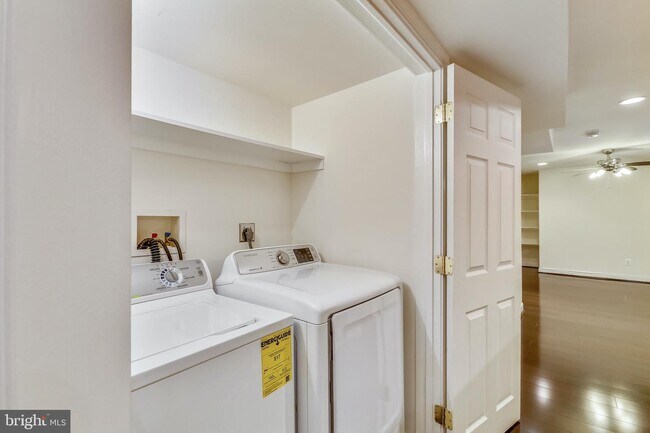 Building Photo - 8301 Marketree Cir