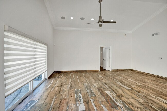 Foto del edificio - 21760 Contado Rd