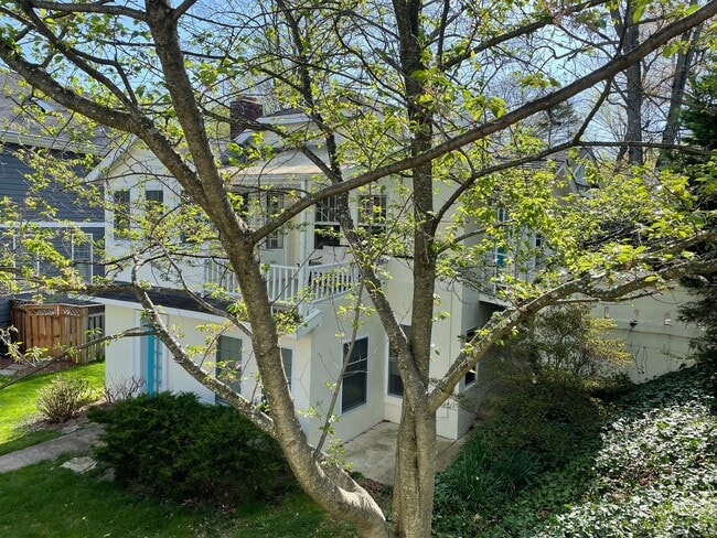 Building Photo - 2409 N Upton St