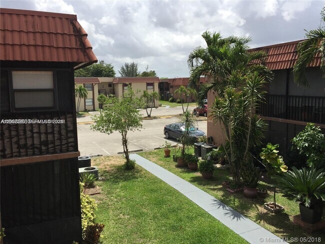 Foto del edificio - 6540 W 27th Ct