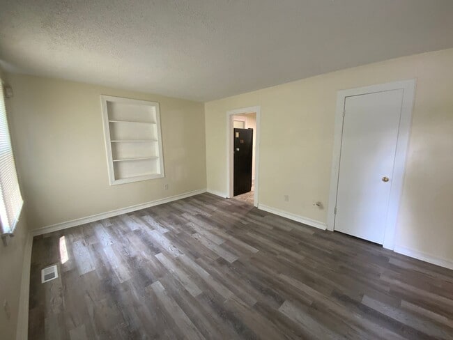 Photo - Charming 4 bd, 2 bth with 2 room Master Suite House