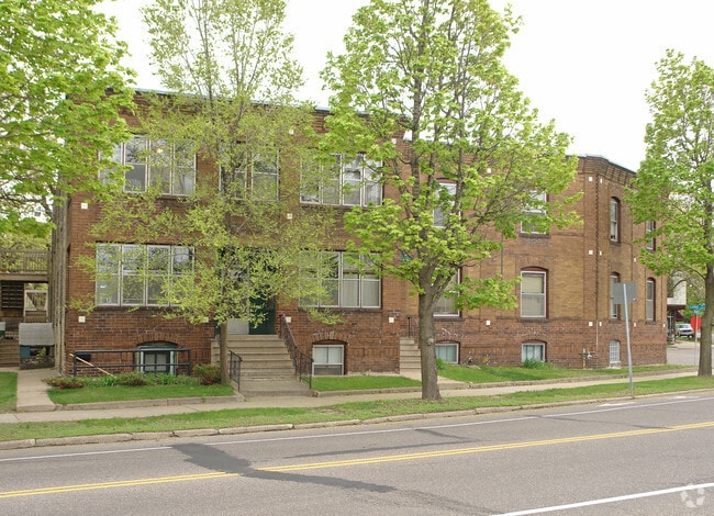 Foto del edificio - Raymond Flats