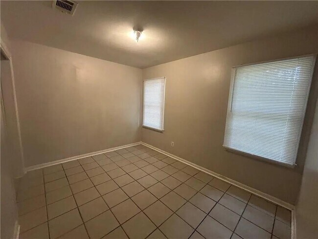 Foto del edificio - 7182 Peachtree Ln N