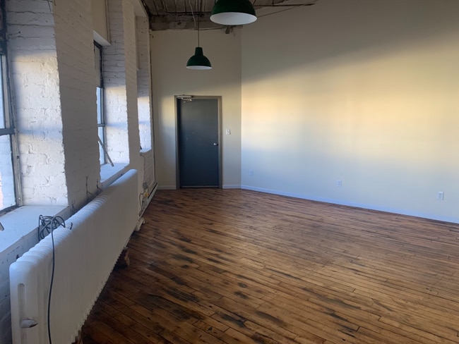 Building Photo - 1417 Kemper St