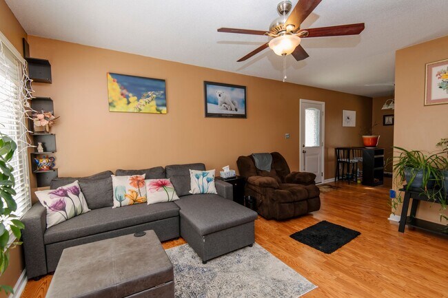 Foto del edificio - Cozy 3 bedroom home with spacious fenced backyard!
