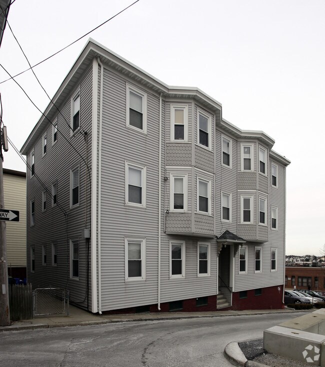 Building Photo - 3 Spruce St