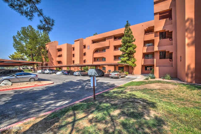Foto del edificio - 4303 E Cactus Rd