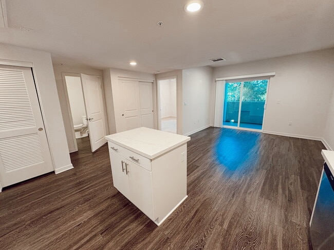 Building Photo - Villas at Valley Glen