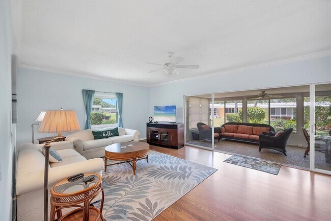 Foto del edificio - 5849 Tidewood Ave