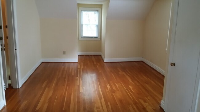 Building Photo - 1704 Clays Mill Rd