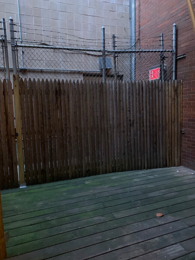 Foto del edificio - 345 W 53rd St