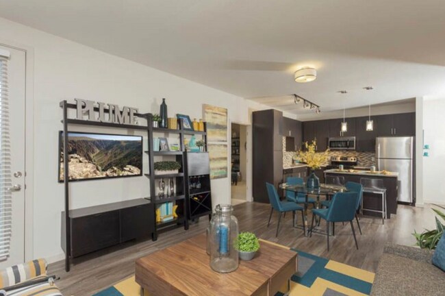 Foto del edificio - 464 Golden Ridge Rd