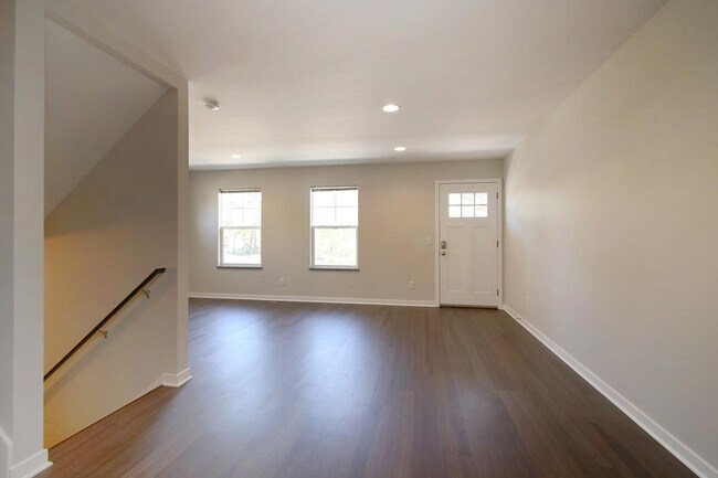 Building Photo - 289 E 19th St