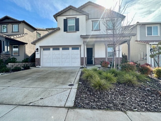 Building Photo - Stunning 4-bedroom 3-bathroom SOLAR Home!