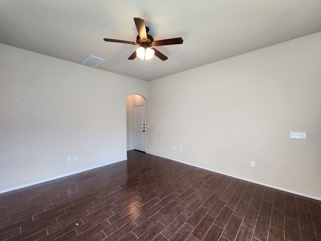 Building Photo - Two Story 3/2.5/2 Duplex close to Creekside Shopping and Entertainment! / Fridge / Fenced in yard...