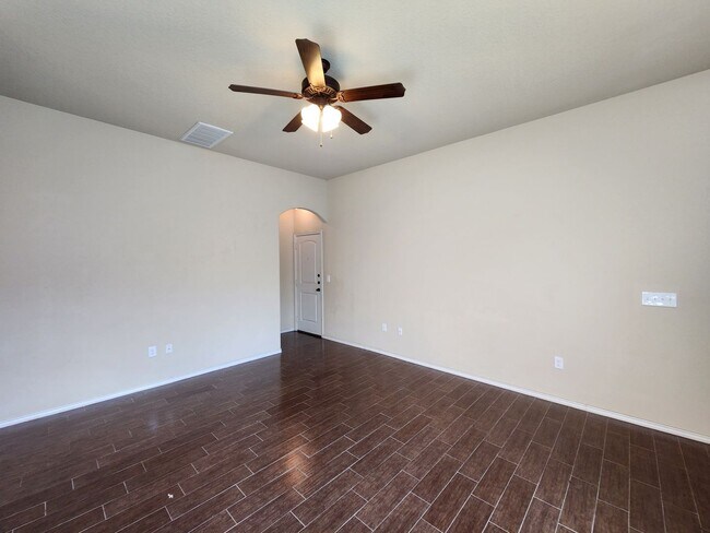 Foto del edificio - Two Story 3/2.5/2 Duplex close to Creekside Shopping and Entertainment! / Fridge / Fenced in yard...
