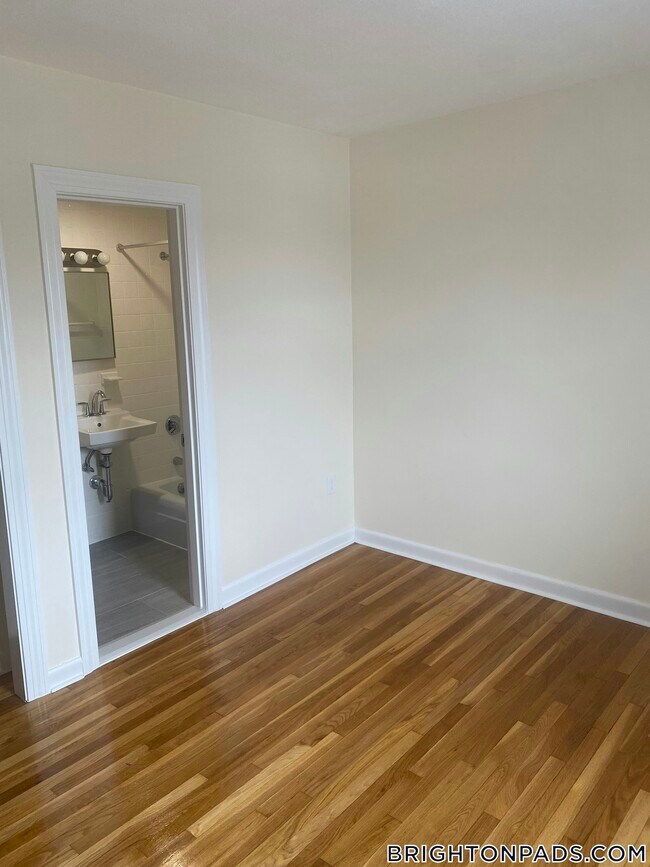 Foto del edificio - 176 N Beacon St
