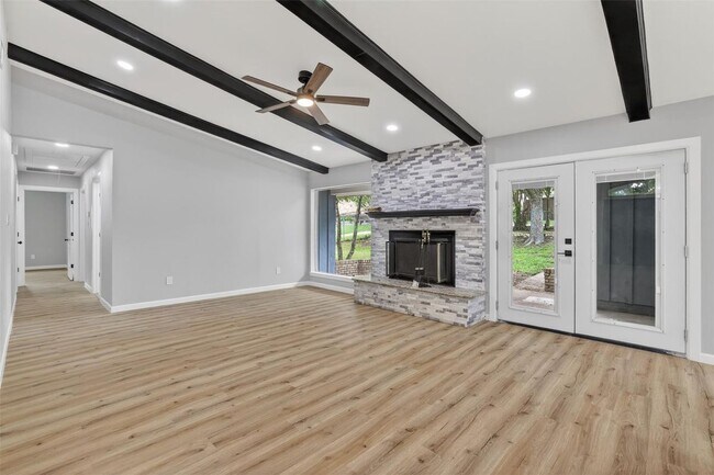 Foto del edificio - 3204 Greenbriar Ln