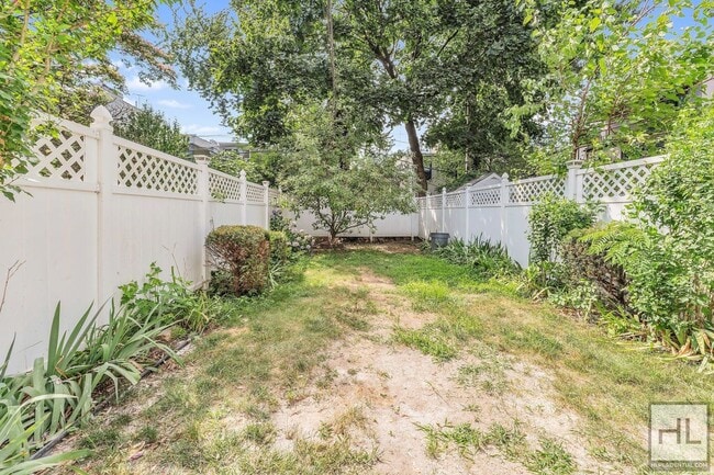 Building Photo - 474-477 7th Ave